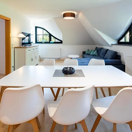 Hafen Haus 1 * Seedorf (Rugen)